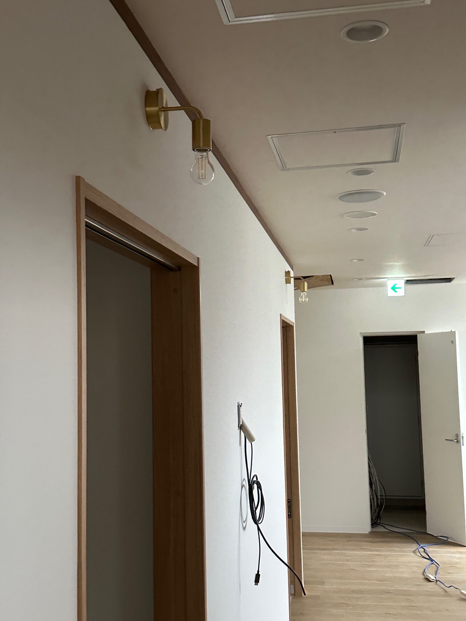 壁紙や床が完成しました